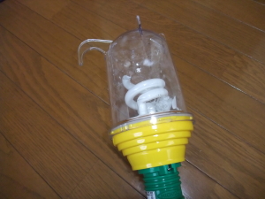 割れたハンドランプ